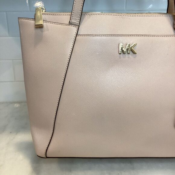 Michael Kors Maddie Medium Crossgrain Leather Tote Bag - Picture 2 of 16